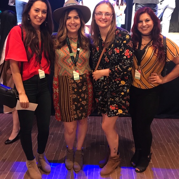 ✨ Meet the Posher! ✨ - Picture 2 of 3